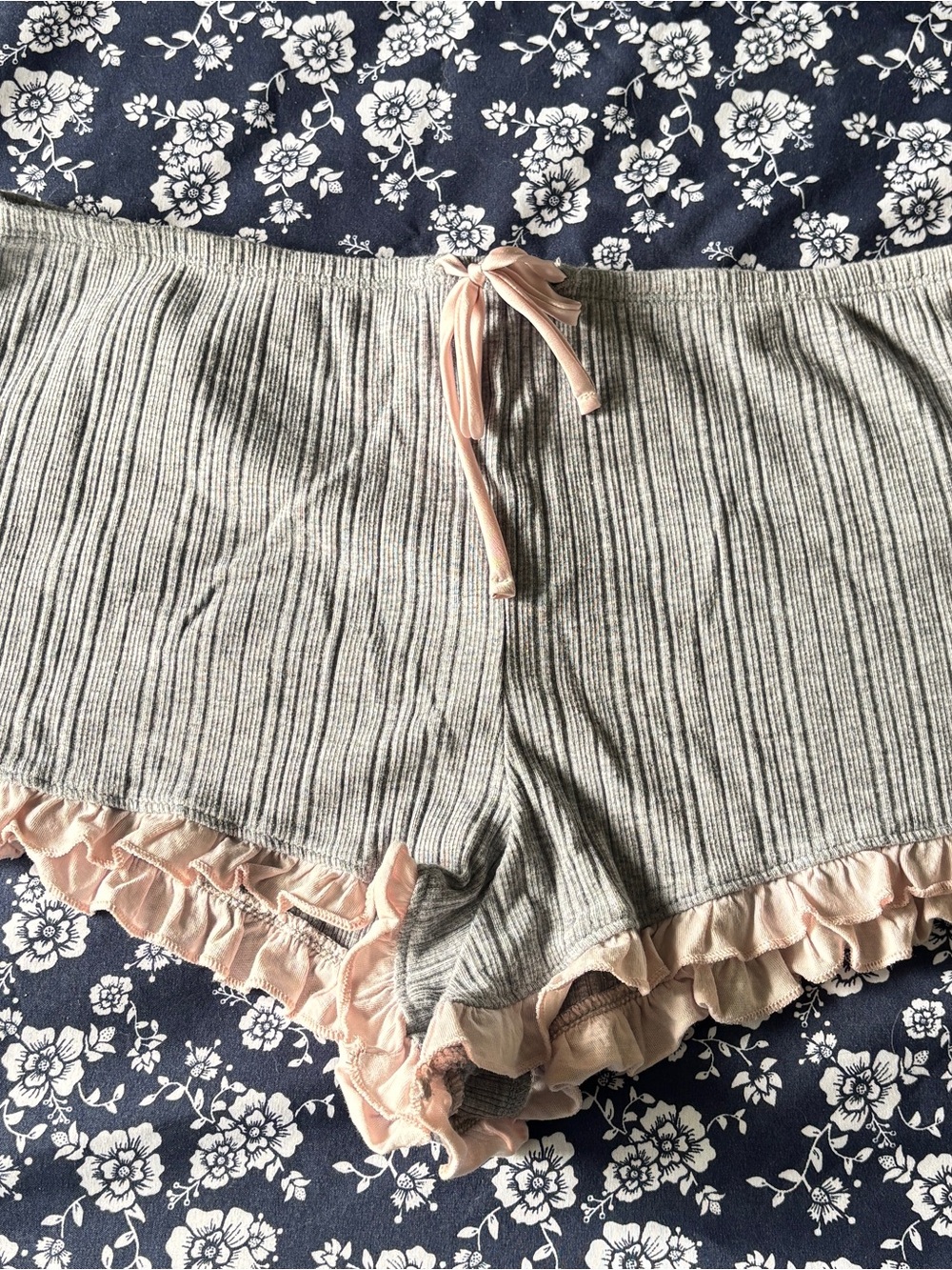 Victoria’s Secret Gray Ribbed Sleep Shorts with Pink Ruffle Trim size medium